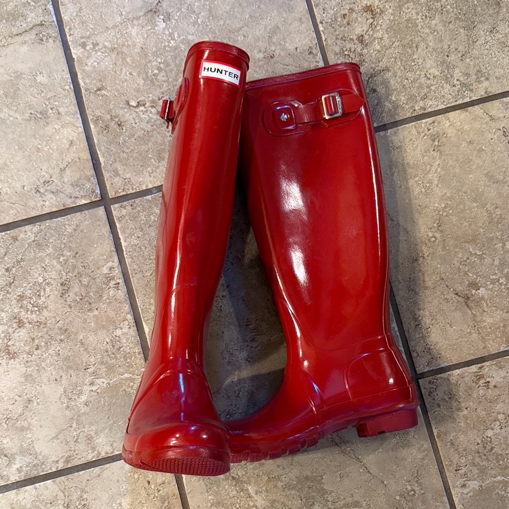 Hunter Glossy Cherry Boots